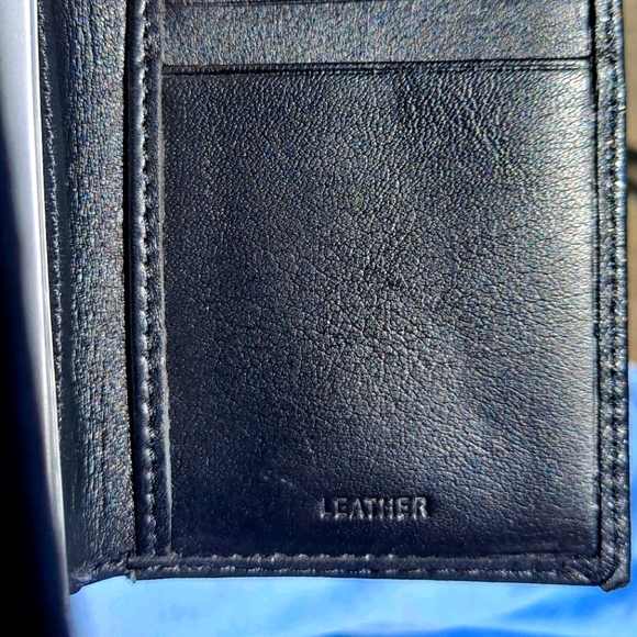 *Calvin Klein RFID Protection Mens Wallet!! - Picture 3 of 12